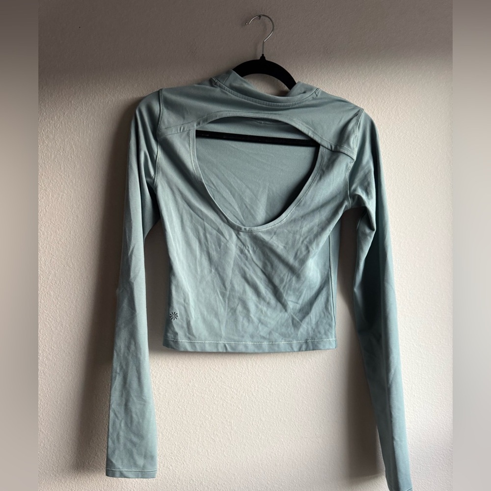Athleta Green Long Sleeve Back Cut Out Workout Top size XS - Picture 2 of 4